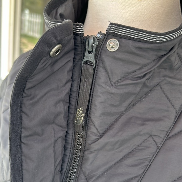 North Face Quilted Jacket - Picture 3 of 11